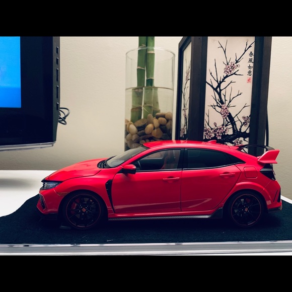 1:18  LCD RED HONDA CIVIC TYPE R DIECAST MODEL - Picture 2 of 11